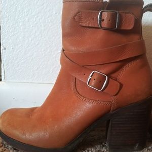 Heel boots